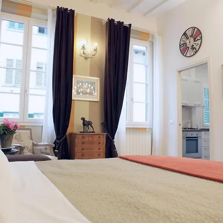 Santa Reparata 아파트 *